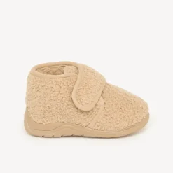 Babyslofjes met klittenbandsluiting in bouclette stof