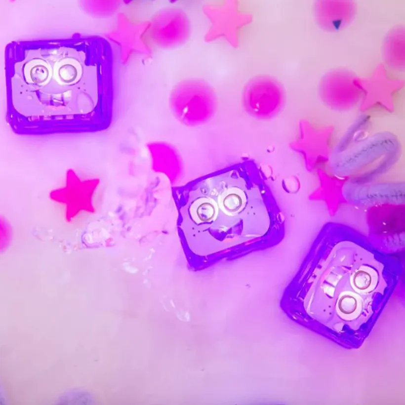 Badspeelgoed 4 lichtgevende blokjes in het water 3jaar+ Lumi Purple