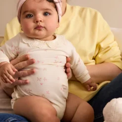 Body met lange mouwen en geborduurde Claudinekraag voor babymeisje
