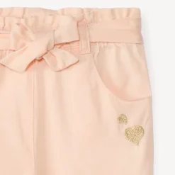 Broek met geborduurde hartjes en strikriem voor meisjesbaby