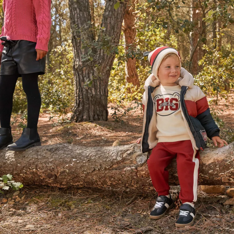 Donsjas met colourblock-effect en sherpavoering voor babyjongens