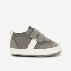 Flexibele lage sneakers met contrasterende band voor babyjongens