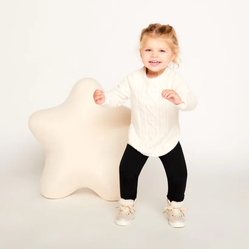 Gebreide effen ponchotruie voor babymeisje