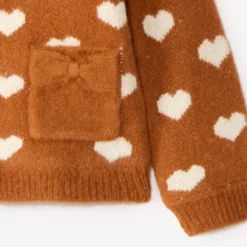 Gebreide vest voor babymeisjes met hartmotief