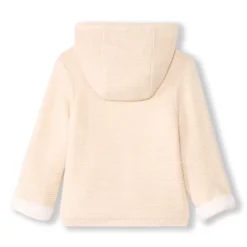 Gebreid vestje met kap en hartborduursel voor babymeisje