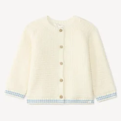 Gilet voor babyjongen in honingraat breimotief