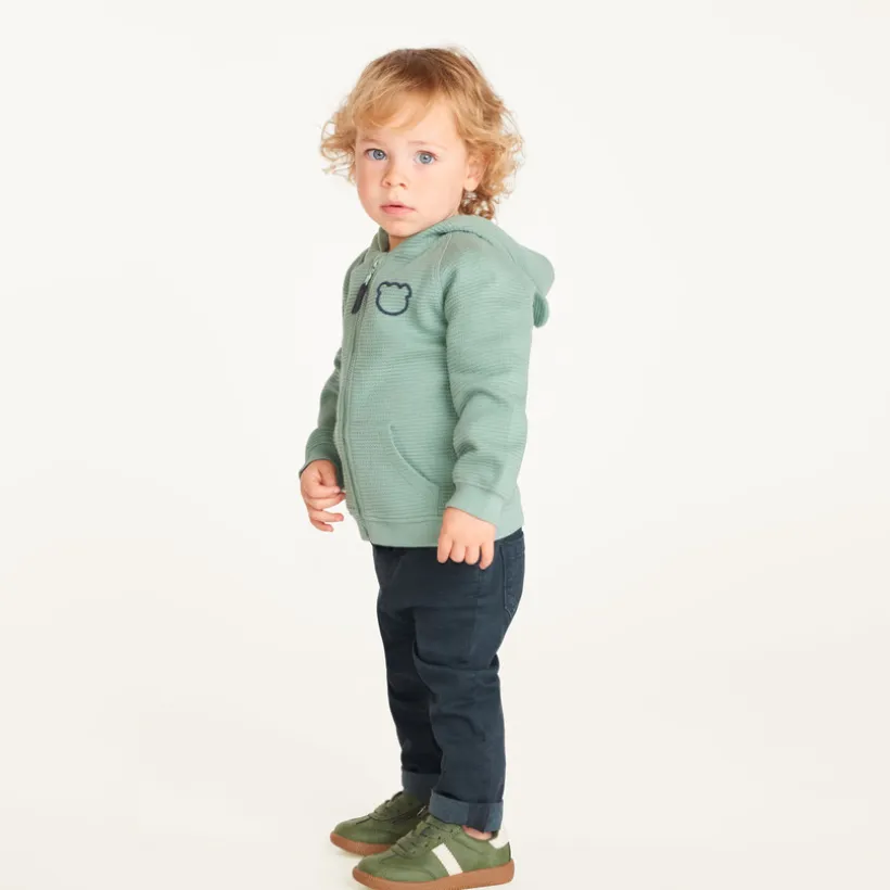 Gilet voor babyjongen van honingraatstof met berenkap.