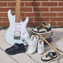 Hoge sneakers met kleurrijke inzetstukken en velcro jongens