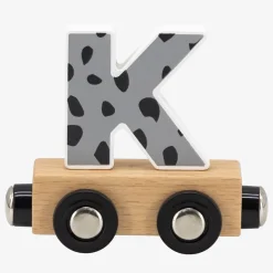 Houten letter K met magneten voor kleurrijke trein