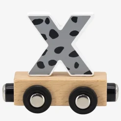 Houten letter X met magneten voor kleurrijke trein