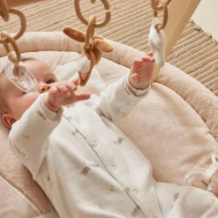 houten speelboog voor motoriekontwikkeling baby