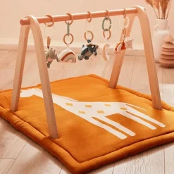houten speelboog voor motoriekontwikkeling baby