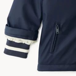Jas van gum voor babyjongen, gevoerd met microfleece en met een capuchon met oortjes.