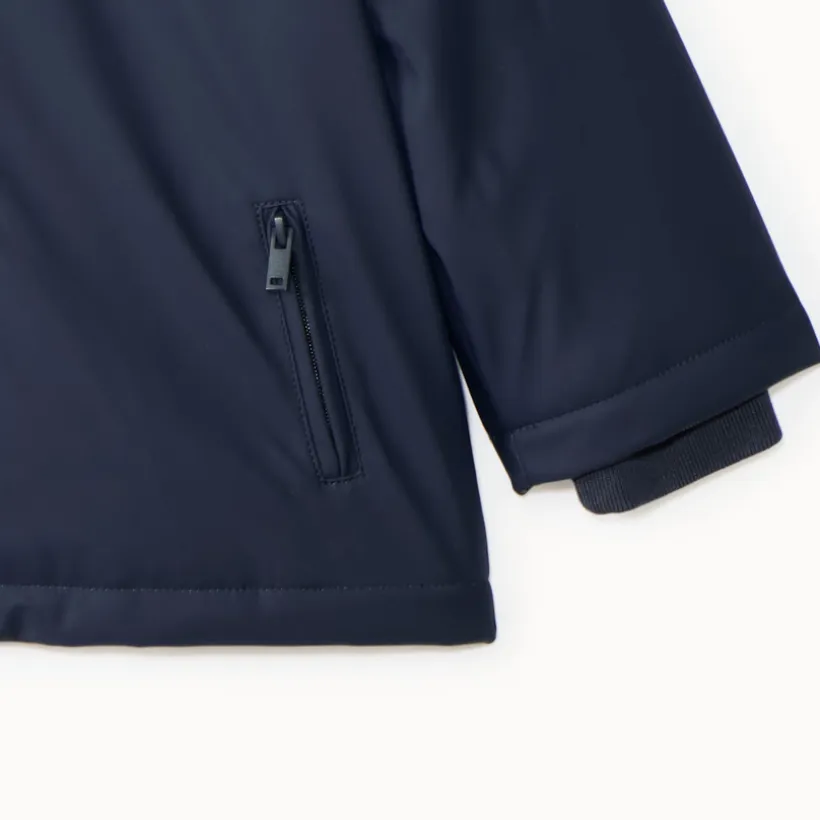 Jas van gum voor babyjongen, gevoerd met microfleece en met een capuchon met oortjes.