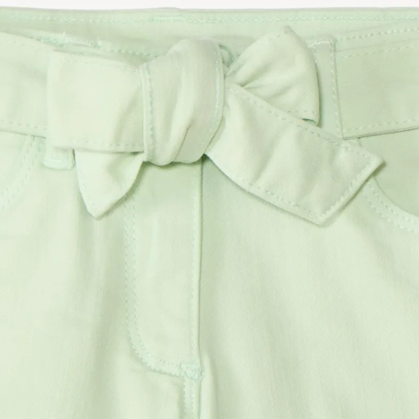 Jeanshort met geborduurde details en strikceintuur meisjes