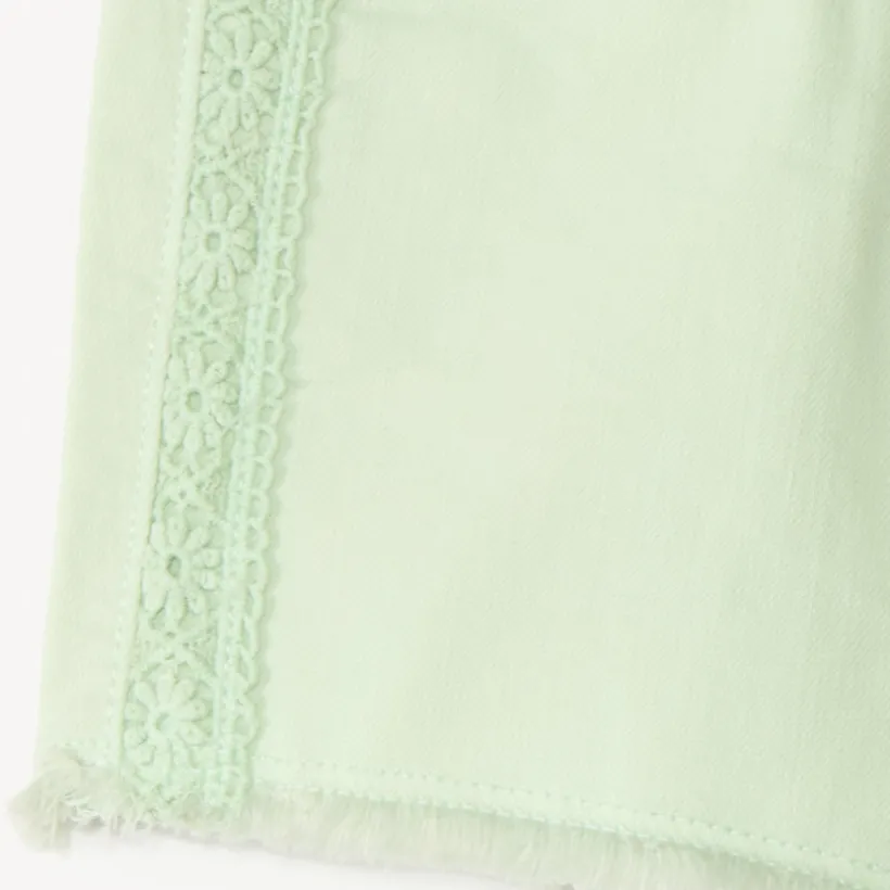 Jeanshort met geborduurde details en strikceintuur meisjes