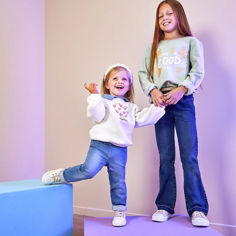 Jeans in denim met uitlopende pasvorm meisjes