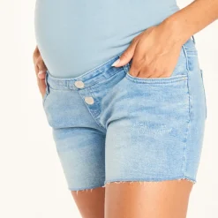 Jeansshort voor zwangerschap met versleten effect en hoge band.