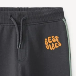 Joggingset voor babyjongens met geborduurde teddybeer.
