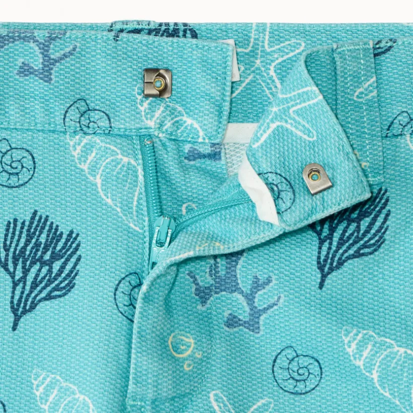 Jongens katoen broek met schelpenprint.