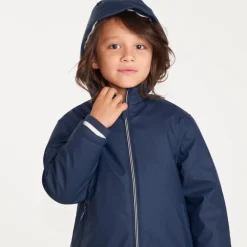 Jongens parka van rubber, gevoerd met microfleece en met capuchon.