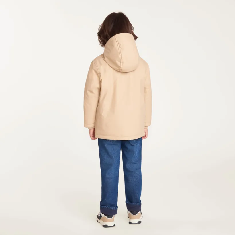 Jongens parka van rubber, gevoerd met microfleece en met capuchon.