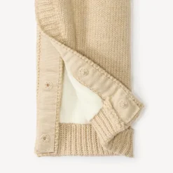 Jumpsuit voor pasgeborenen van gebreid materiaal, gevoerd met fluweel.