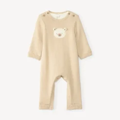 Jumpsuit voor pasgeborenen van gebreid materiaal, gevoerd met fluweel.