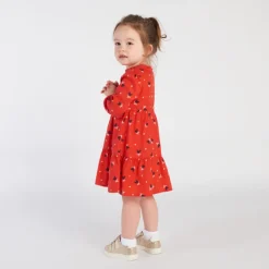 Jurk met lange mouwen, rode serge, allover fantasiehartenprint voor babymeisje