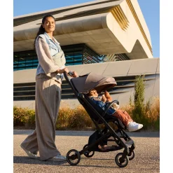 Kinderwagen Aria Plus met volledig verstelbare rugleuning taupe