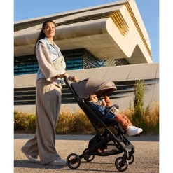 Kinderwagen Aria Plus zwart, volledig verstelbaar met XXL kap en zwenkwielen