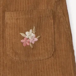 Korte geribde fluwelen tuinbroek met geborduurde details voor babymeisje
