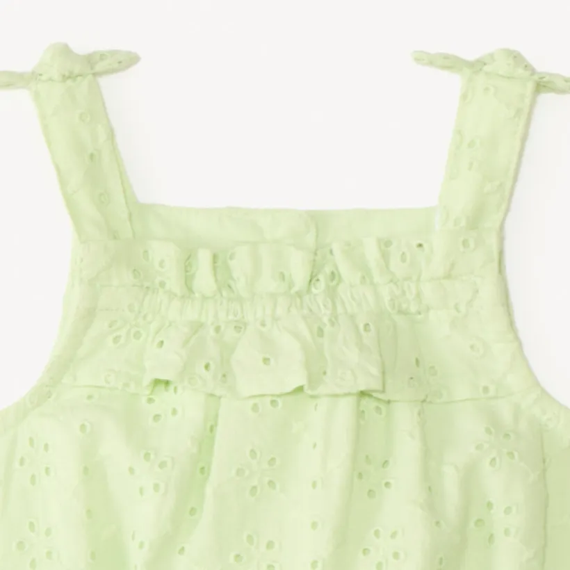 Korte jumpsuit in fantasie Engelse borduur voor meisjesbaby.