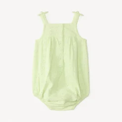 Korte jumpsuit in fantasie Engelse borduur voor meisjesbaby.