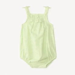 Korte jumpsuit in fantasie Engelse borduur voor meisjesbaby.
