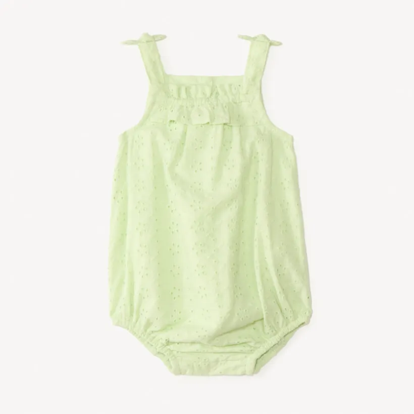 Korte jumpsuit in fantasie Engelse borduur voor meisjesbaby.