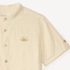 Korte mouwen mao-kraag blouse met zongeborduurde details jongens
