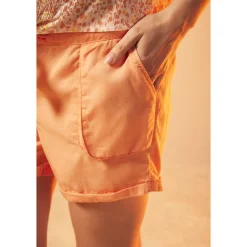 Korte, vloeibare broek met strik voor dames