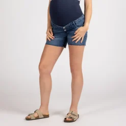 Korte zwangerschapsjeans met hoge hoofdband en used effect