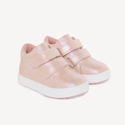 Laarsjes met parelmoere look en klittenbandsluiting voor babymeisje