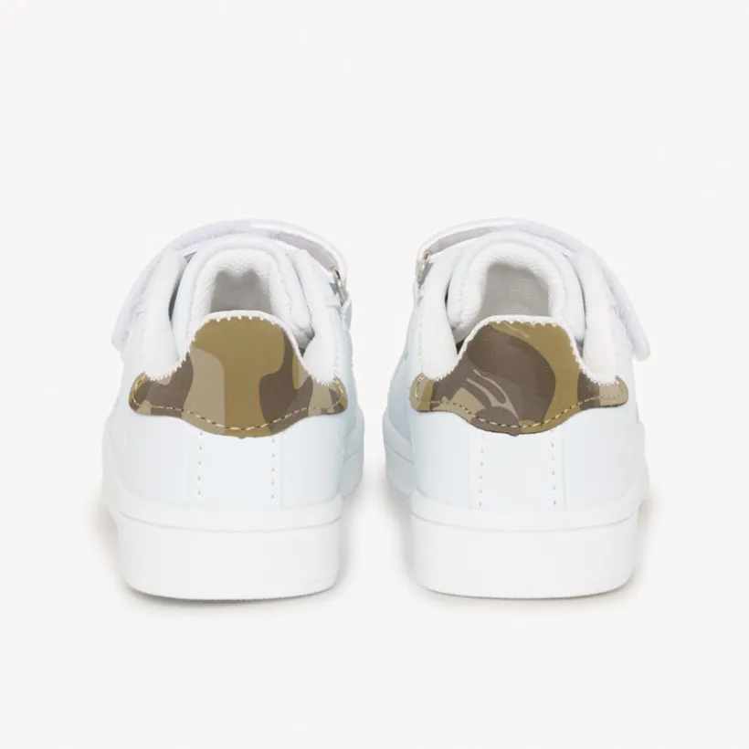Lage sneakers met camouflage-inzetstuk voor babyjongens