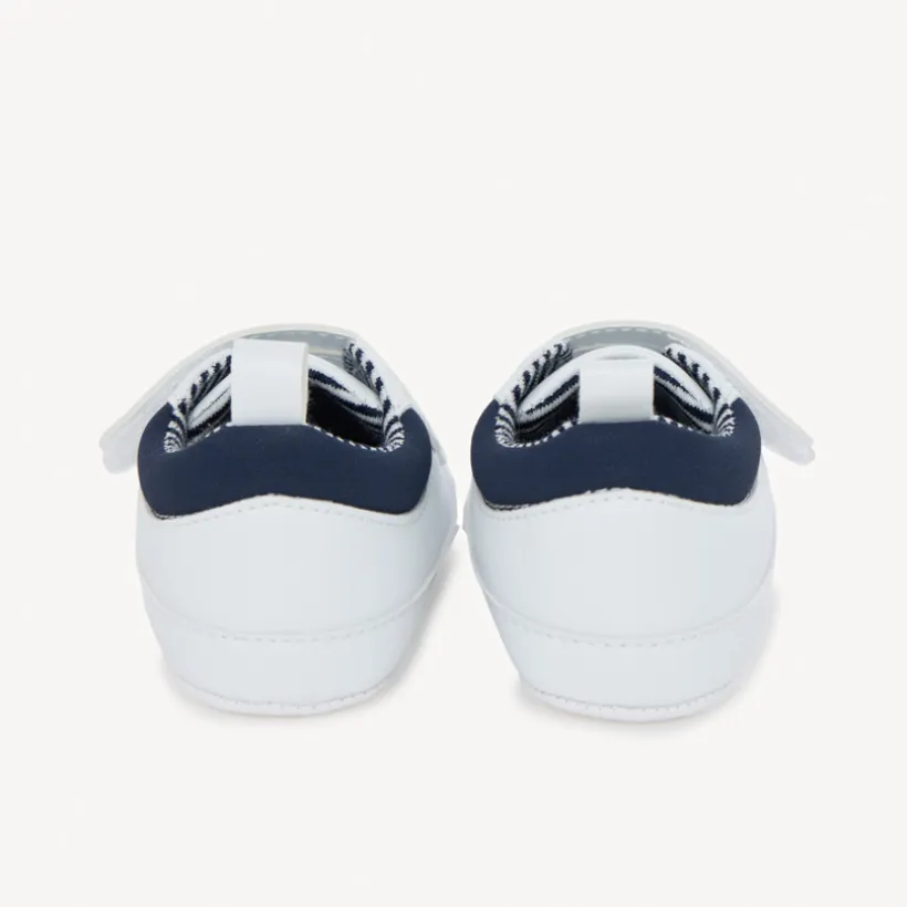 Lage sneakers met klittenband en gestreepte voering voor babyjongen