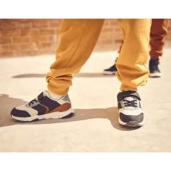 Lage sneakers met mesh inzetten jongens