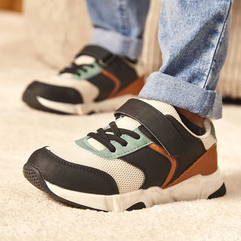 Lage sneakers met mesh inzetten jongens