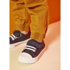 Lage sneakers van stof met elastische veters en klittenband jongens