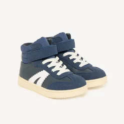 Lage sneakers voor jongens met veters en klittenbandsluiting.