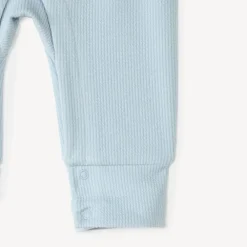 Langdurige jongensbabykleding in geribbelde stof met robotborduurwerk