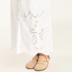 Lang jurken in chiffon met Engelse borduursels voor zwangere vrouwen