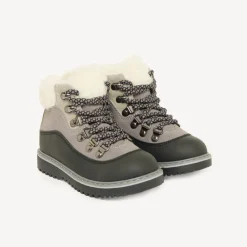 Leren jongens boots met veters en rits met schapenwollen inzet.