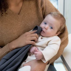 Mom'n Play grey multifunctionele borstvoedingscape met siliconen bijtring